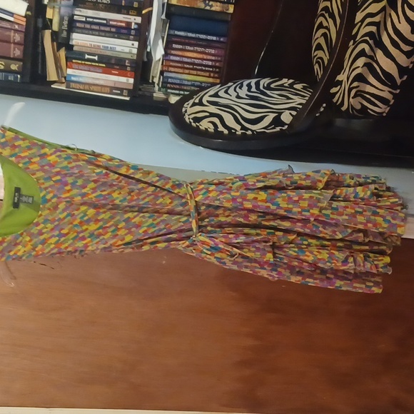 Pretty Colorful Dress size 4 - Picture 2 of 7